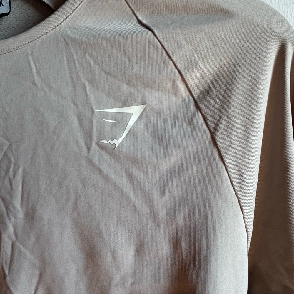 Gymshark Cropped Long Sleeve Workout Shirt - Picture 2 of 6
